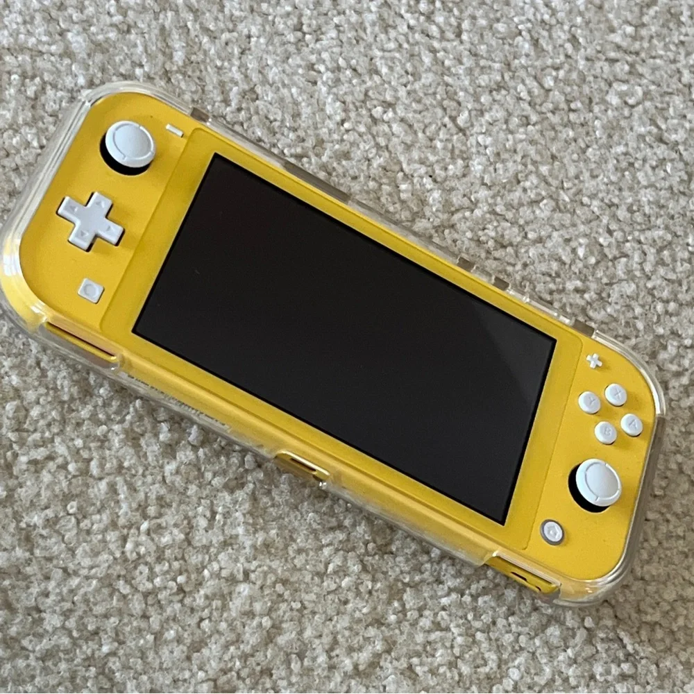 Nintendo Switch Lite Yellow EXCELLENT PREOWNED WITH CLEAR CASE